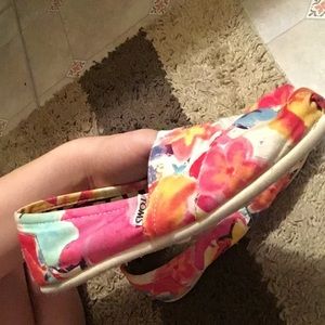 FLORAL TOMS